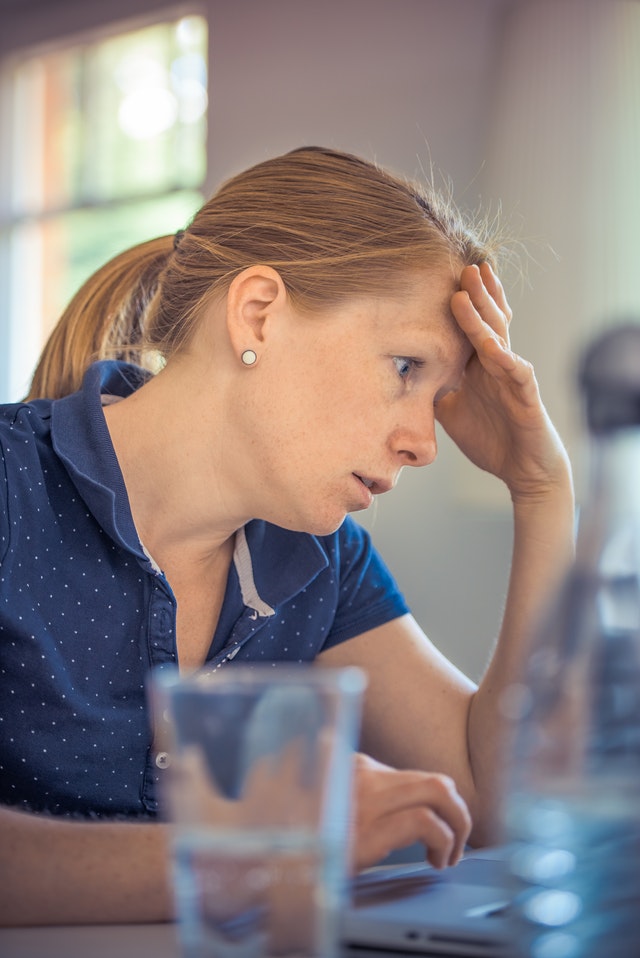 woman-working-girl-sitting-133021